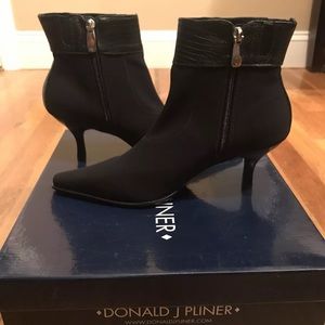 Donald Pliner Crepe ankle boots